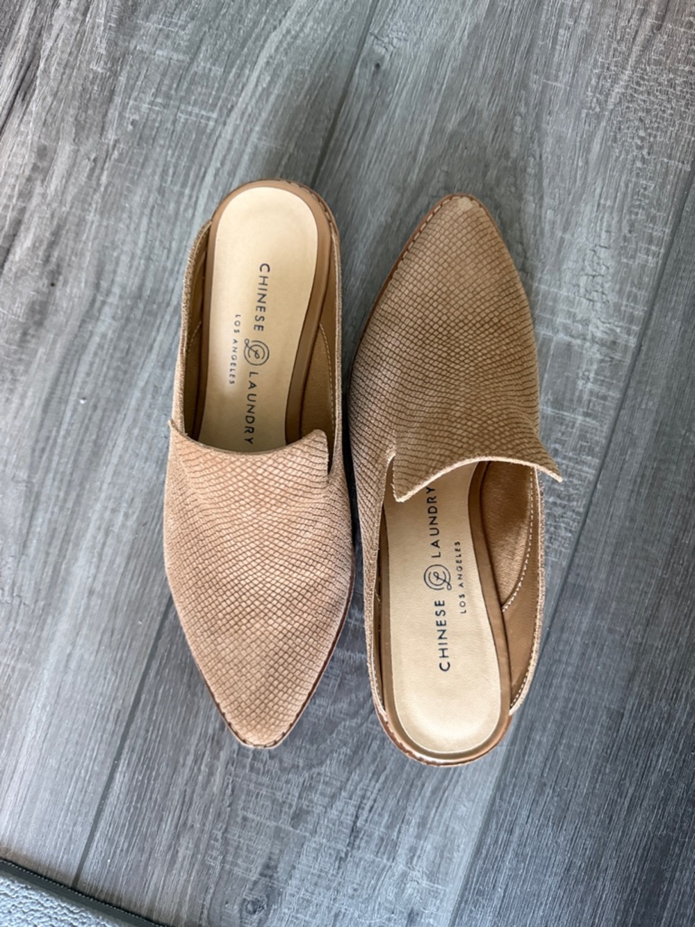 Chinese Laundry Tan Textured Pointed Slip-On Mules